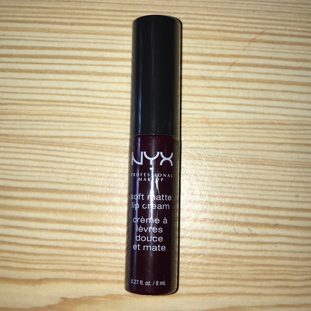 Dark red matte lip cream